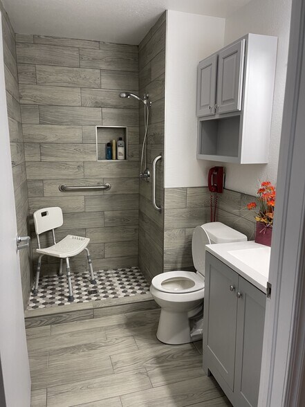 More Photos Of Upscale OK City Assisted Living Care Home, Oklahoma City Continuing Care Retirement Community For Sale