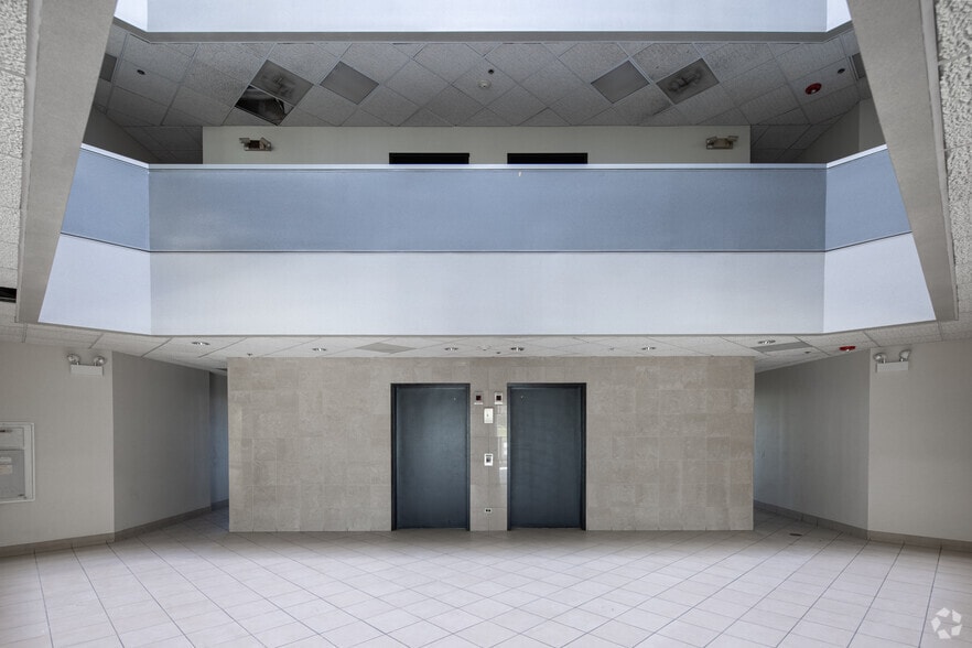 More Photos Of 1301 Basswood Rd, Schaumburg Office For Sale