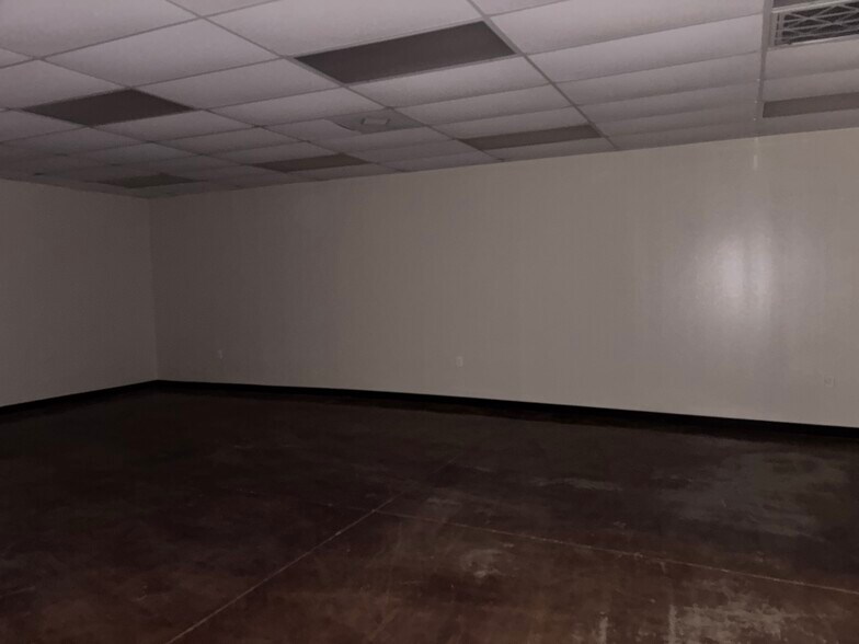 More Photos Of 1610 E Tyler St, Harlingen Unknown For Lease
