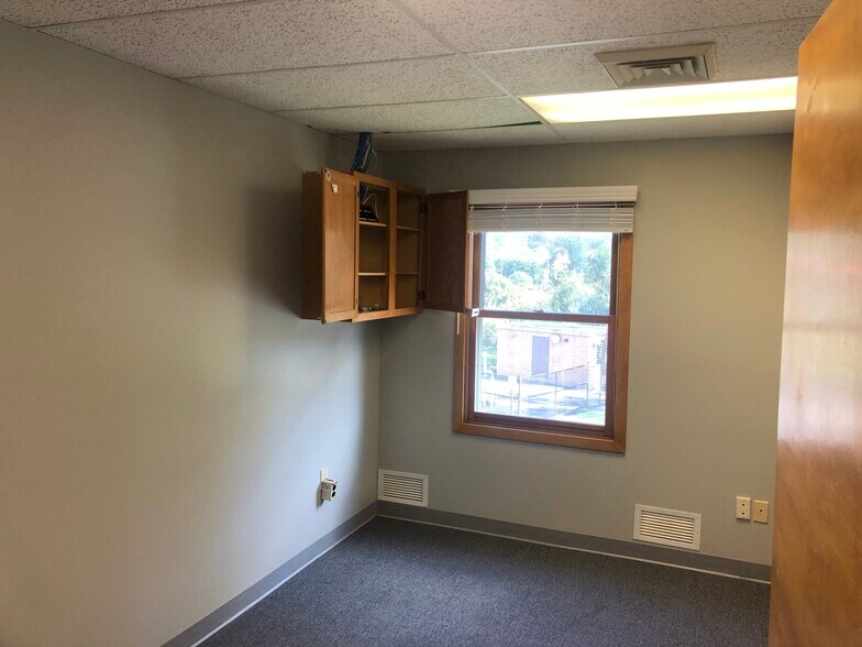 More Photos Of 146 New Britain Ave, Plainville Medical For Lease