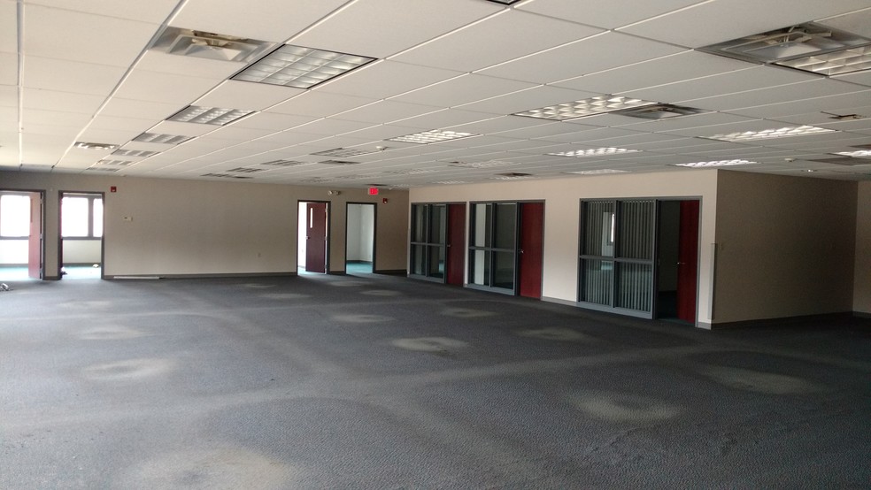 More Photos Of 431 New Karner Rd, Colonie Office Residential For Lease