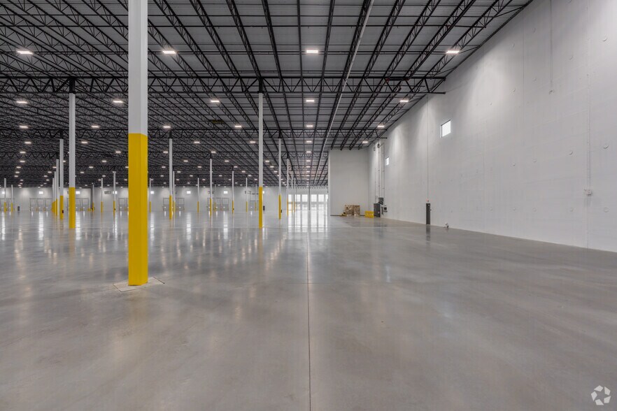 More Photos Of 370 Logistics ave, Jeffersonville Distribution For Lease