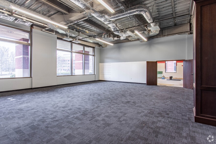 More Photos Of 3 Easton Oval, Columbus Office For Sale