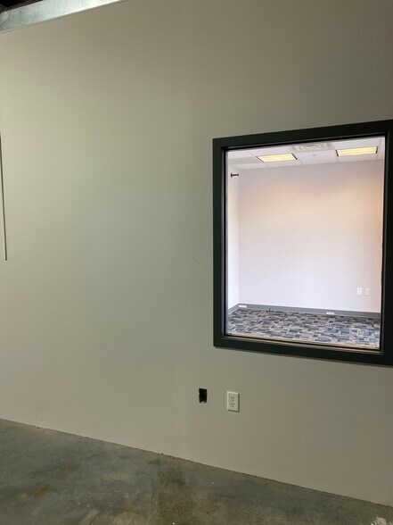 More Photos Of 1101 Chatham Pky, Garden City Flex For Lease