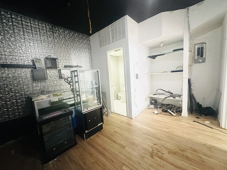 More Photos Of 166 Orchard St, New York Apartments For Lease