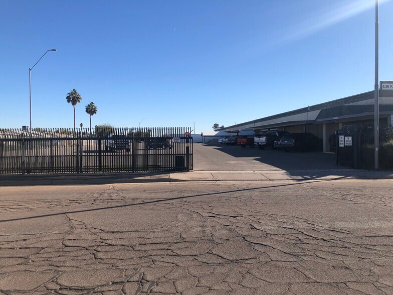 More Photos Of 439 S 3rd Ave, Avondale Manufacturing For Sale