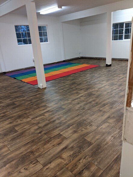 More Photos Of 105 NE 193rd St, Shoreline Flex For Lease