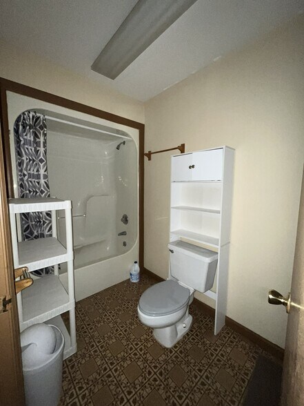 More Photos Of 6523 Harrietts Bluff Rd, Woodbine Freestanding For Sale