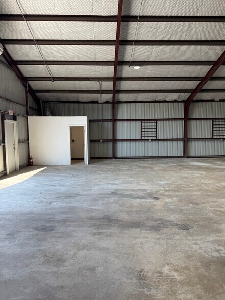 More Photos Of 6929 Calhoun Rd, Houston Unknown For Lease