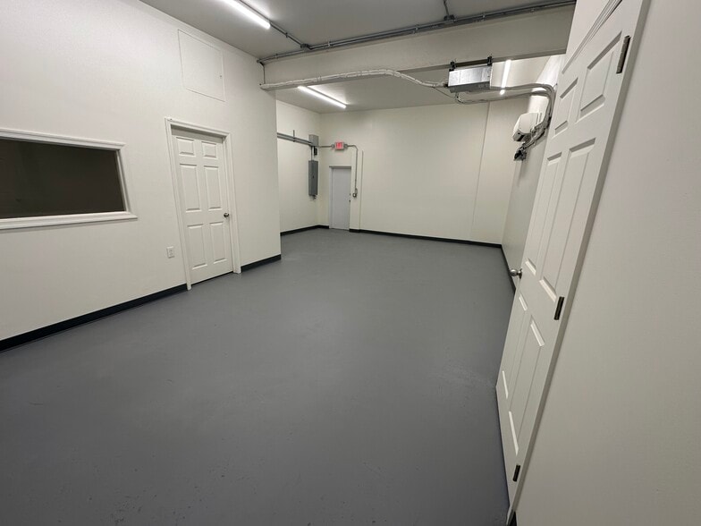 More Photos Of 373 Easton Rd, Horsham Township Auto Repair For Lease