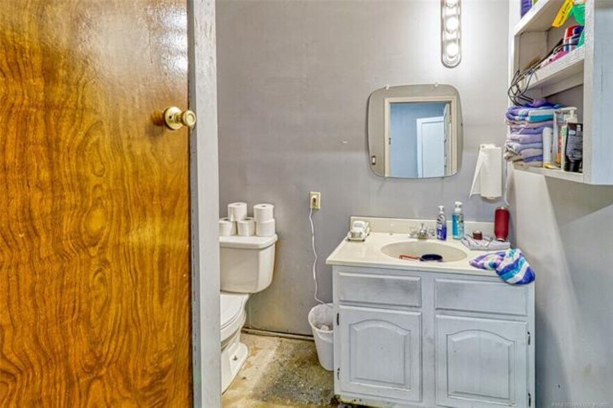 More Photos Of 111-117 S Main St, Eufaula Office For Sale