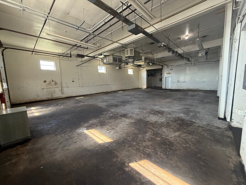 More Photos Of 36 Cedar St, East Hartford Manufacturing For Lease