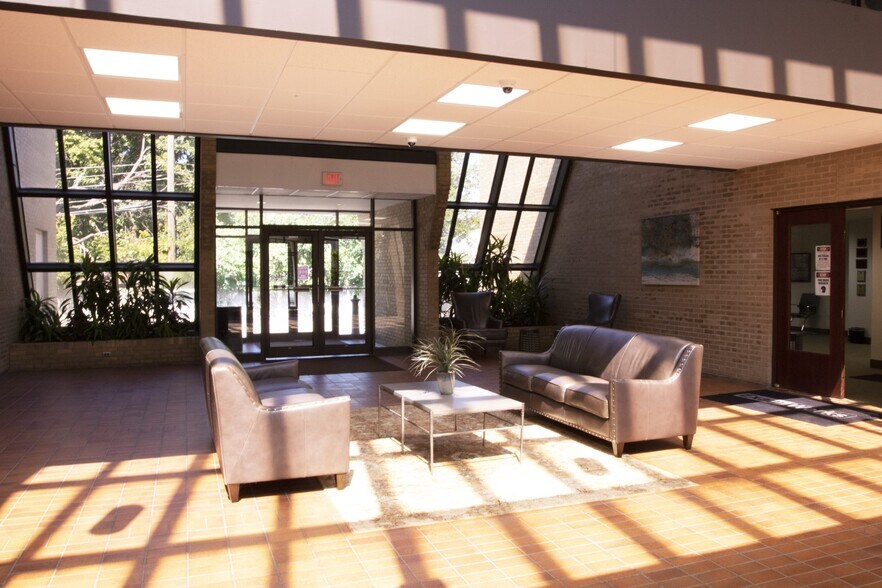 More Photos Of 20300 W 12 Mile Rd, Southfield Office For Lease