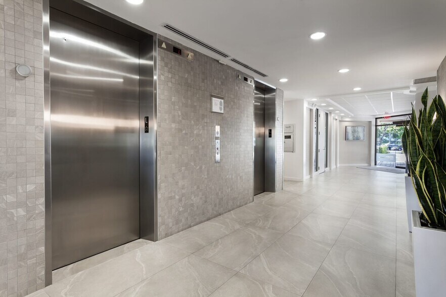 More Photos Of 3440 Hollywood Blvd, Hollywood Unknown For Lease