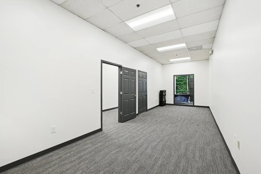 More Photos Of 1665 Lakes Pky, Lawrenceville Distribution For Lease