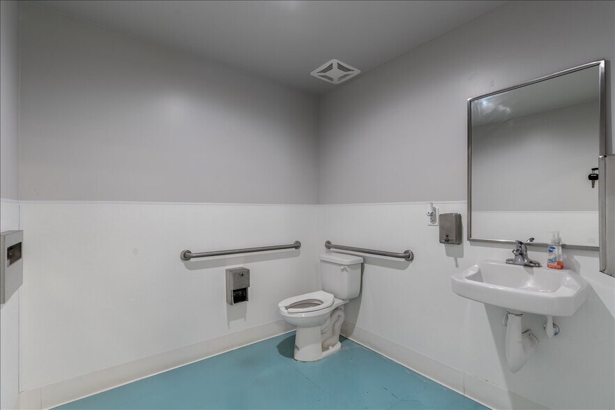 More Photos Of 1030 Huston St, Grover Beach Flex For Lease