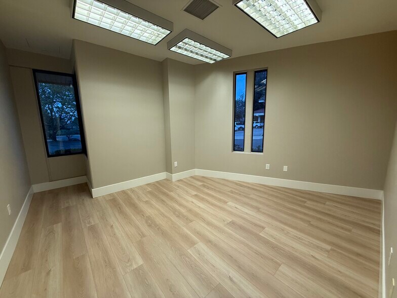 More Photos Of 450 S Lone Hill Ave, San Dimas Warehouse For Lease
