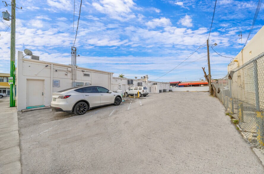 More Photos Of 2601-2611 W Flagler St, Miami Storefront For Lease