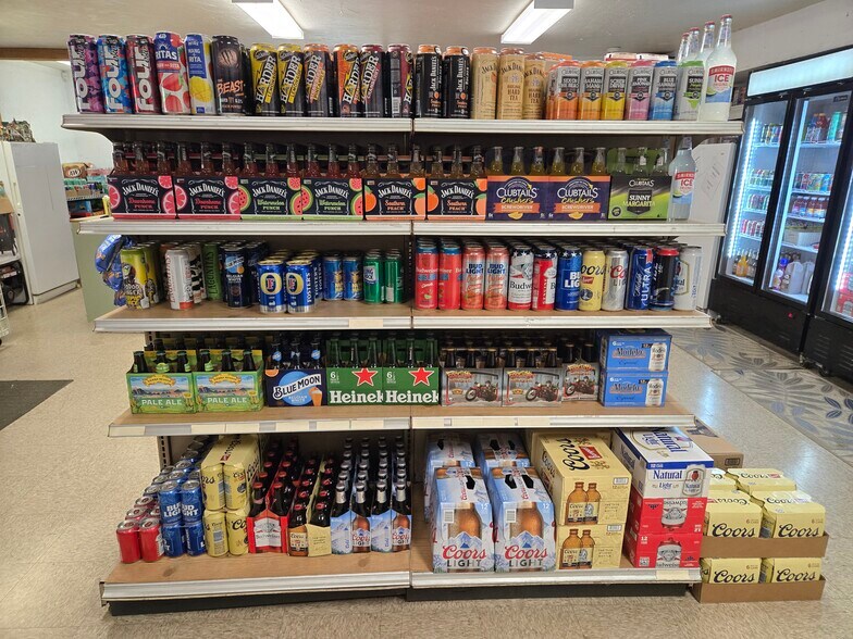 More Photos Of 19765 Gregory Creek Rd, Lakehead Trailer Camper Park For Sale