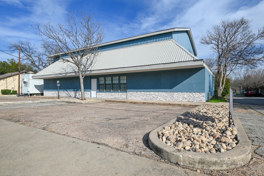 Primary Photo Of 5611 Adams Ave, Austin Office For Sale