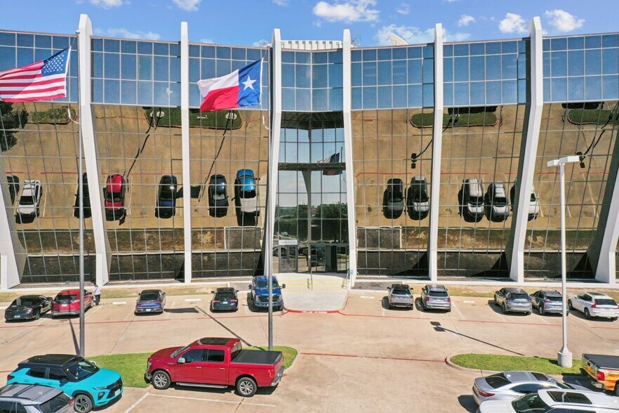 More Photos Of 1800 Teague Dr, Sherman Office For Sale