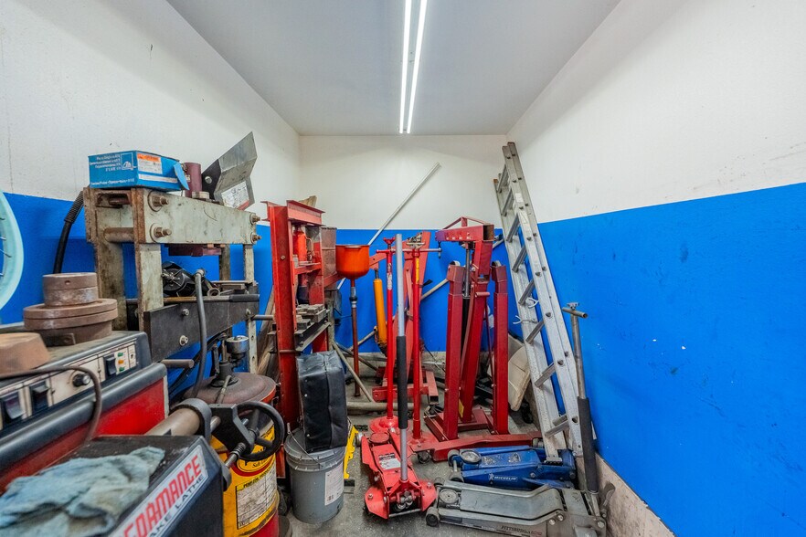 More Photos Of 16529 Lakewood Blvd, Bellflower Auto Repair For Sale