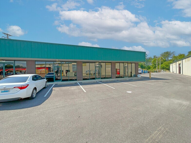 More Photos Of 1000-1052 Eagle Lake Dr, Lawrenceburg Unknown For Lease