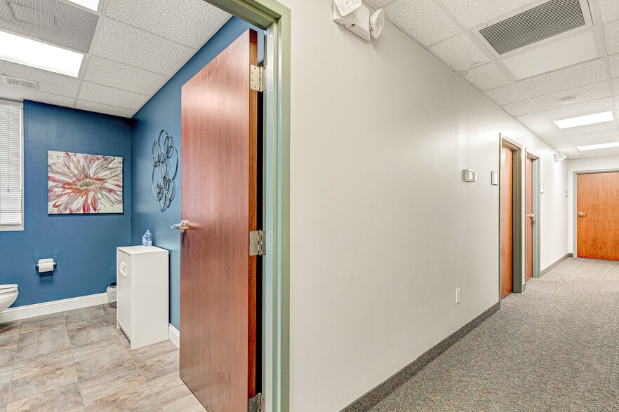 More Photos Of 5368-5380 Twin Hickory Rd, Glen Allen Flex For Sale
