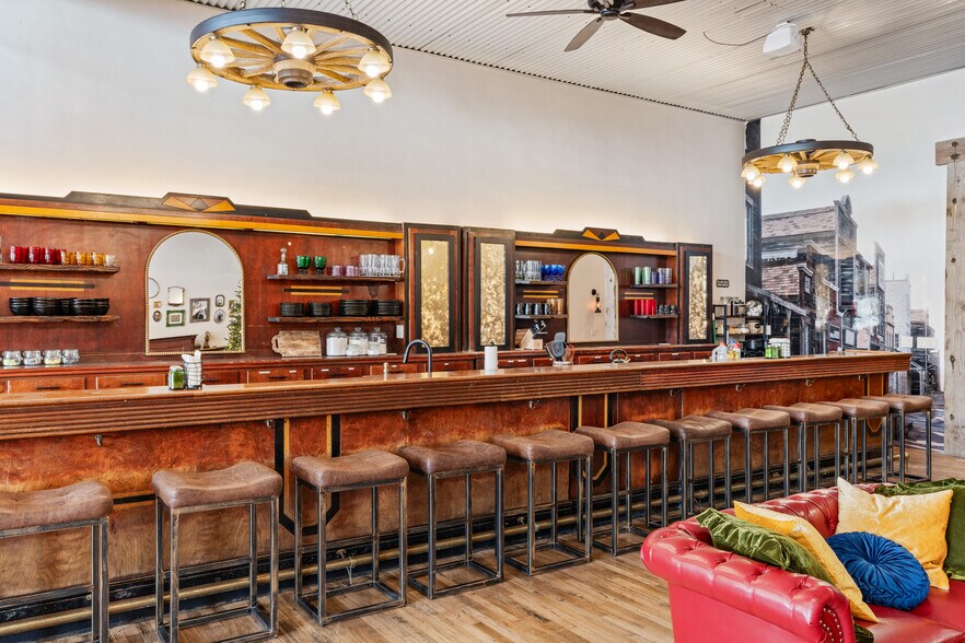 More Photos Of 417 Main St, Ashton Specialty For Sale