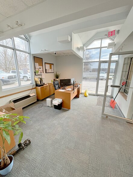 More Photos Of 850 E Broad St, Elyria Office For Sale