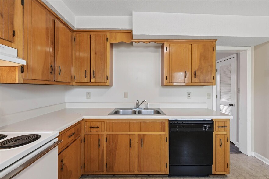 More Photos Of 1531 E Knollwood Cir, Clarksville Apartments For Sale