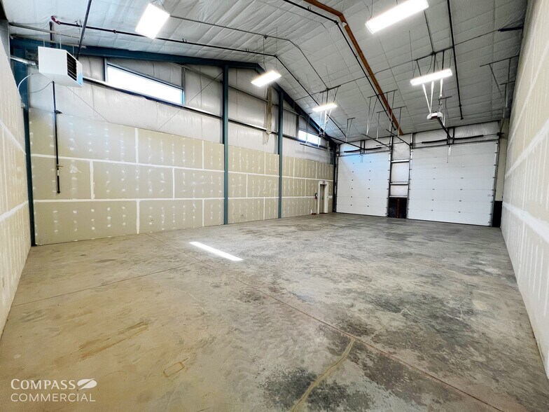 More Photos Of 692 N Aylor Ct, Sisters Warehouse For Lease
