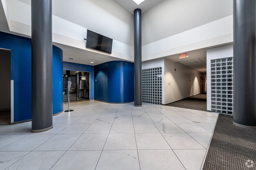 More Photos Of 7711 E Pleasant Valley Rd, Independence Showroom For Sale