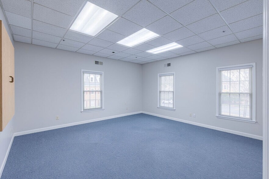 More Photos Of 1111 Cambridge Sq, Alpharetta Office Residential For Lease