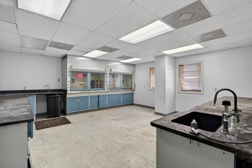 More Photos Of 52 Mid Valley Ln, Verona Warehouse For Sale