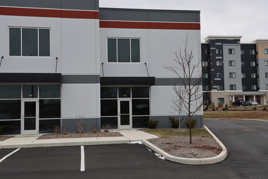 Primary Photo Of 14214 Bergen Boulevard Unit 102, Noblesville Flex For Sale