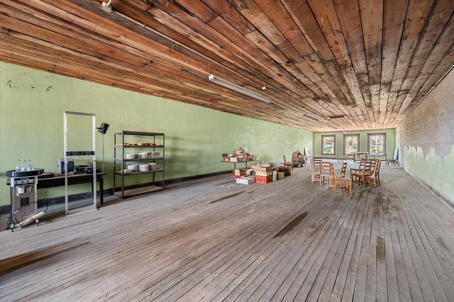 More Photos Of 107 S Beaton St, Corsicana Storefront For Sale