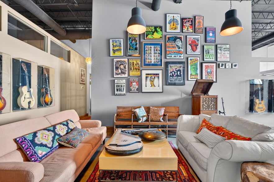 More Photos Of 2500 Emerson Ave S, Saint Petersburg Manufacturing For Sale