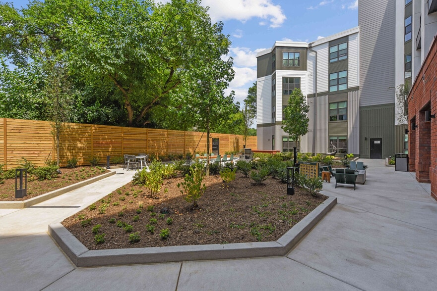 More Photos Of 715 E 36th St, Charlotte Apartments For Lease