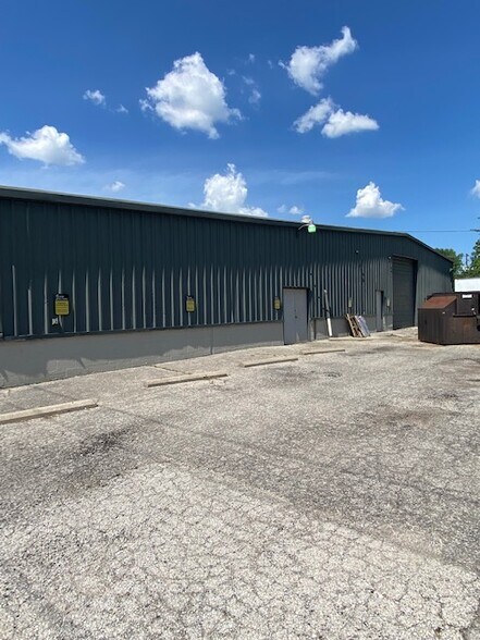 More Photos Of 400-402 E Market St, New Albany Industrial For Sale