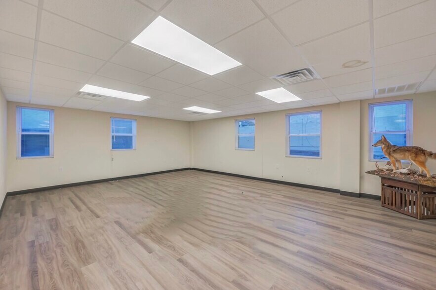 More Photos Of 116-120 Monahan Ave, Dunmore Flex For Lease