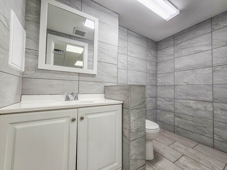 More Photos Of 1001 Pierce St, Omaha Flex For Lease