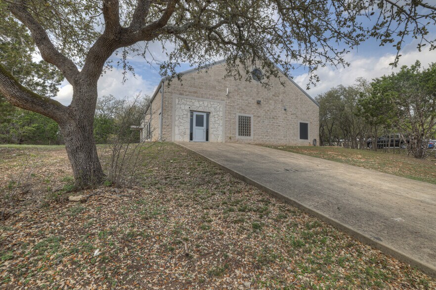 More Photos Of 30665 N Us Hwy 281, Bulverde Office For Sale