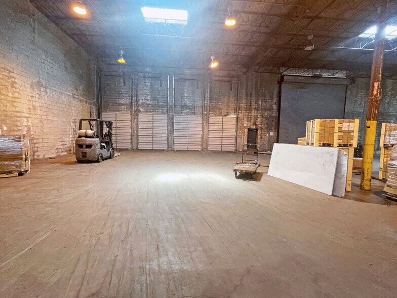 More Photos Of 2118-2120 Commerce Dr, Cayce Warehouse For Lease