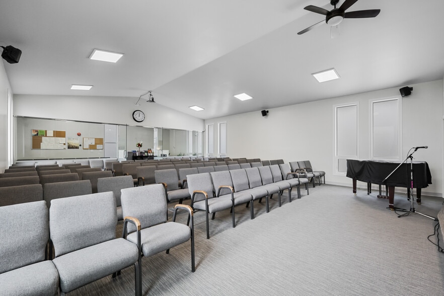 More Photos Of 232 8A St NE, Calgary Religious Facility For Sale