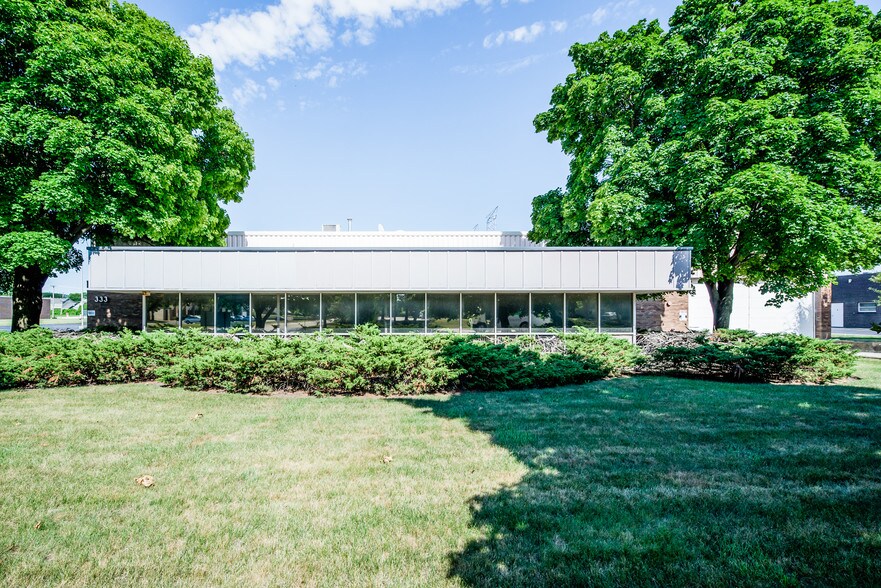 More Photos Of 333 W Washington Blvd, Mundelein Manufacturing For Sale