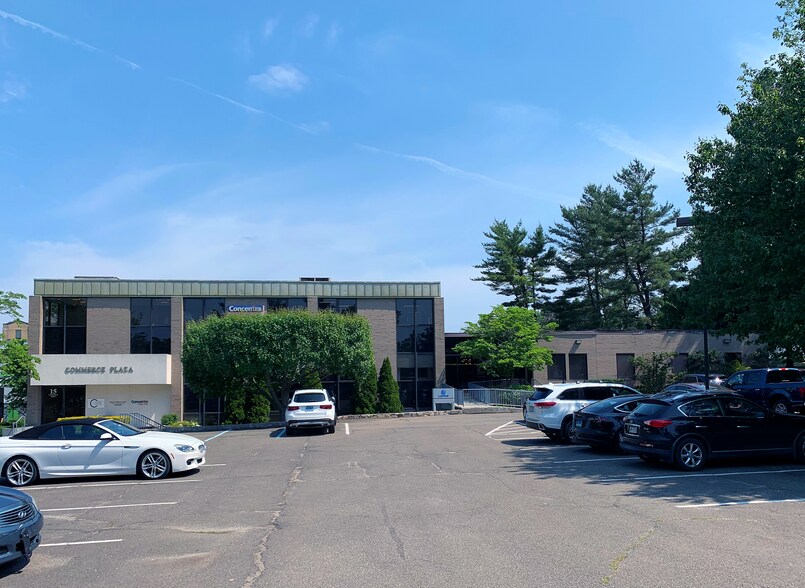 More Photos Of 15 Commerce Rd, Stamford Medical For Lease