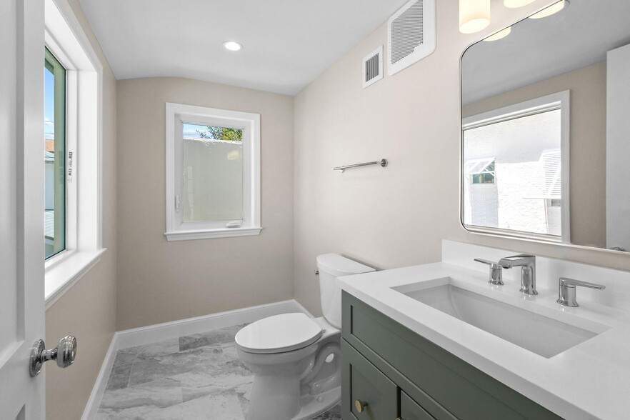 More Photos Of 212 Oleander Ave, Palm Beach Apartments For Sale