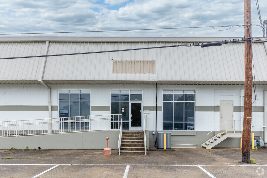 More Photos Of 601-629 Space Park S Dr, Nashville Distribution For Lease