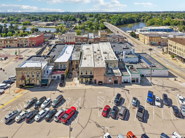 More Photos Of 122-124 N Main St, Jefferson Storefront Retail Residential For Sale